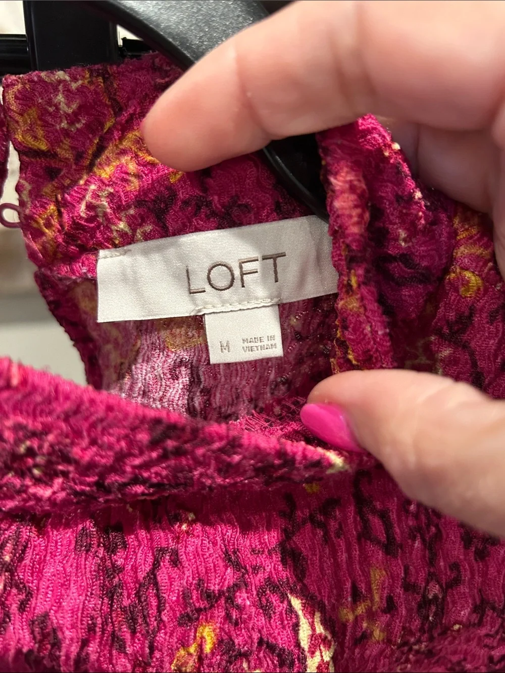 LOFT Fuchsia Paisley Textured Short-Sleeve Top! Vibrant colors!